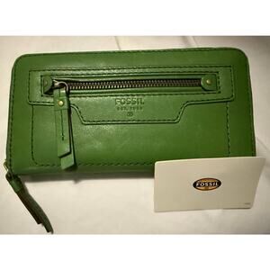 Fossil Large Green Wallet NWOT New